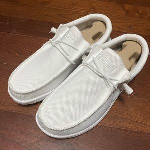 BRAND NEW… HEY DUDE SIZE 11